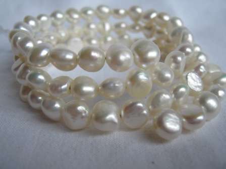 White freswater pearl spiral bracelet