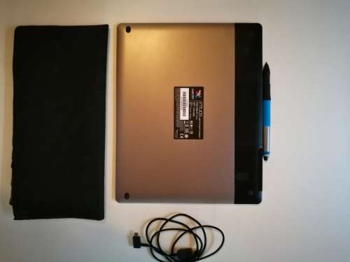 Wacom Intuos Pen & Touch Medium - MINT CONDITION!