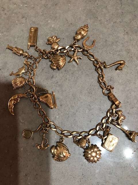 Gold Charm Bracelet with 16 Gold Charms - 20g