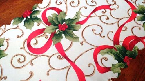 Christmas Table runner Ivy and mistletoe design