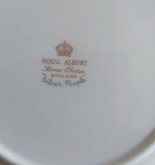 Royal Albert Coffee set complete " Silver Maple" As new!