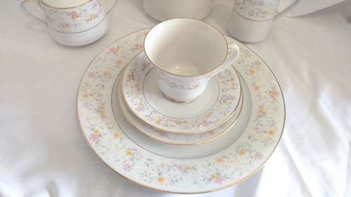 Beautiful NORITAKE Tea set for 12