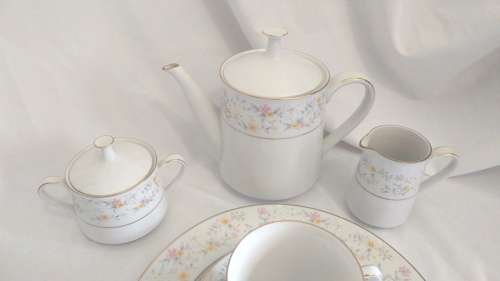 Beautiful NORITAKE Tea set for 12