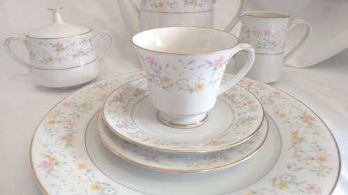 Beautiful NORITAKE Tea set for 12