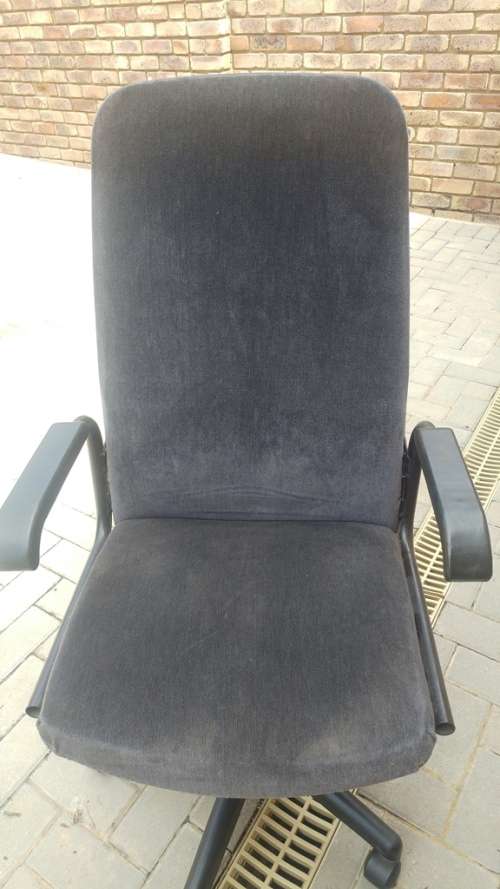 Good looking 1995 High back Office chair new upholstery