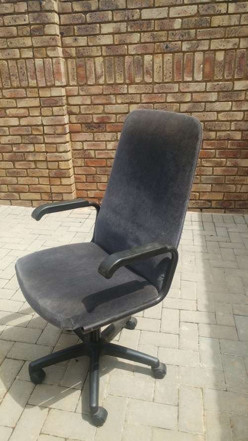 Good looking 1995 High back Office chair new upholstery