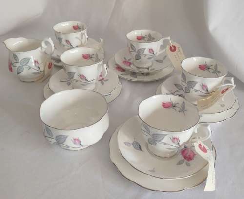 Beautiful and classic Tea set Royal Albert Trent Rose design