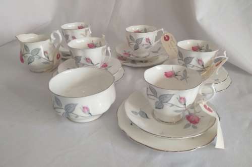 Beautiful and classic Tea set Royal Albert Trent Rose design