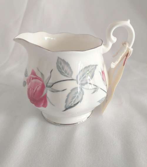 Beautiful and classic Tea set Royal Albert Trent Rose design