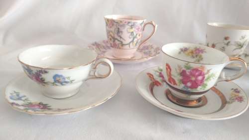 Classic Collection 5 small beautiful cups and saucers