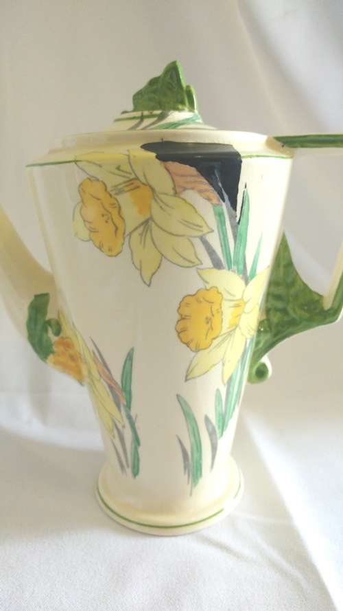 A Burleighware Art Deco-style Zenith-shape Daffodil Pattern Mocha Pot & finialled Cover circa 1930s