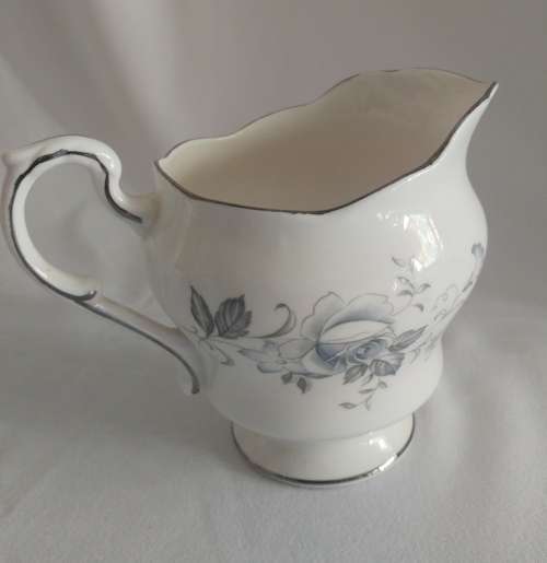 Lovely Royal Standard silver/blue Melody Sugar basin and milk jug