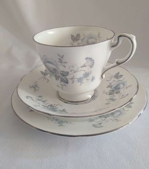 Lovely Royal Standard silver/blue Melody tea Trio