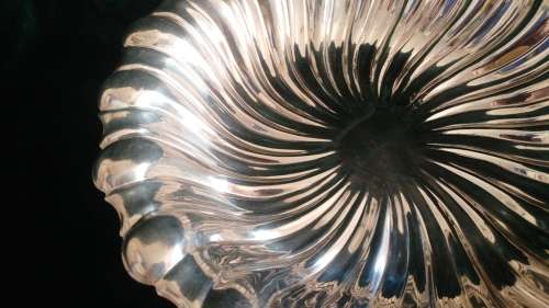 Stunning silver-plated swirl serving dish / fruit bowl