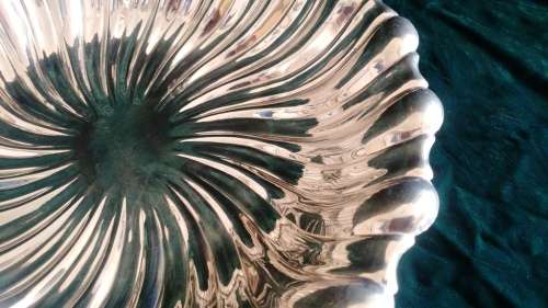 Stunning silver-plated swirl serving dish / fruit bowl