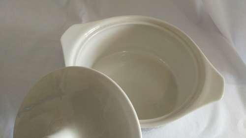 Beautiful Villeroy and Boch Luxembourg Casserole Flower dish