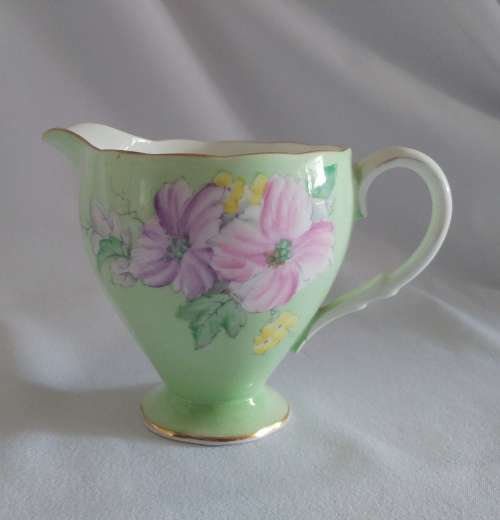 Lovely green flowers Foley Begonia milk jug / creamer