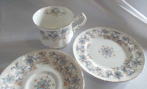 Elegant Paragon Tuscany Blue, White and gold design fine bone China Tea Trio 1952-1956