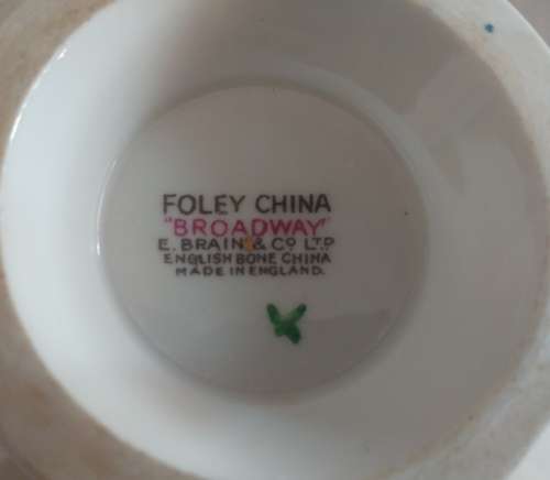 Elegant vibrant green Foley Broadway design fine bone China Tea Trio 1930s