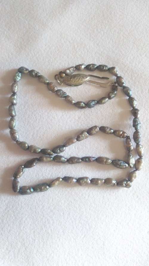 Beautiful Freshwater pearl and silver necklace