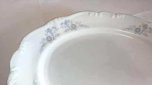 Beautiful and decorative RSA Huguenot Silver grey meat platter