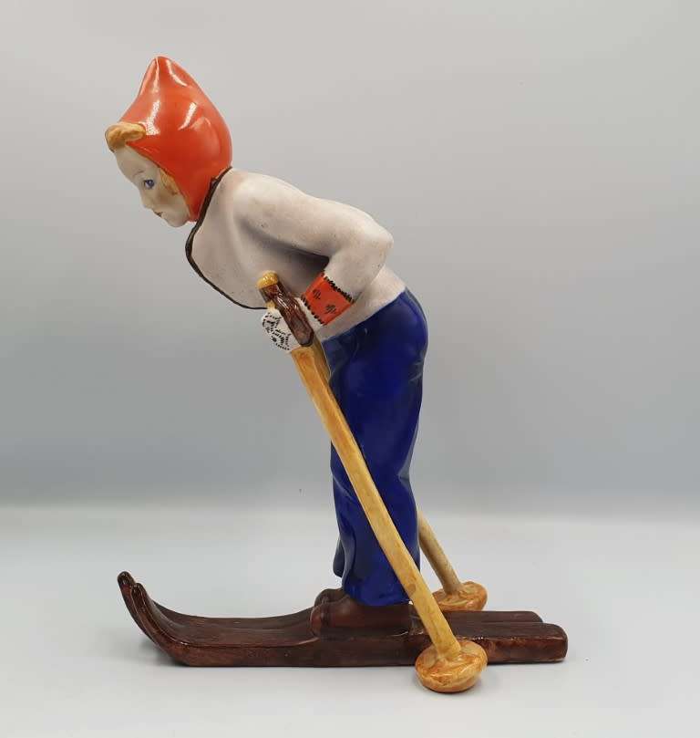 Art Deco Austrian (Wiener Kunst-Keramik und Porzellanmanufaktur) Woman Skier Figurine circa 1930