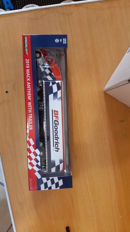 Greenlight 1:64 Die Cast Mach Truck