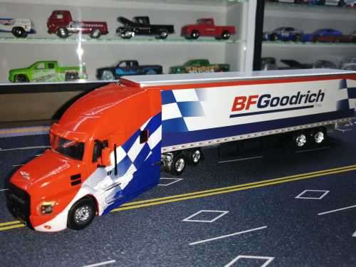 Greenlight 1:64 Die Cast Mach Truck