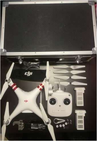 DJI - PHANTOM 3 - STANDARD - Immaculate Condition with Extra Battery and Carry Case