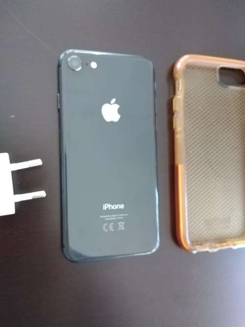 Apple iPhone 8 - 256GB - Space Grey Back and Black Front (Mint Condition)