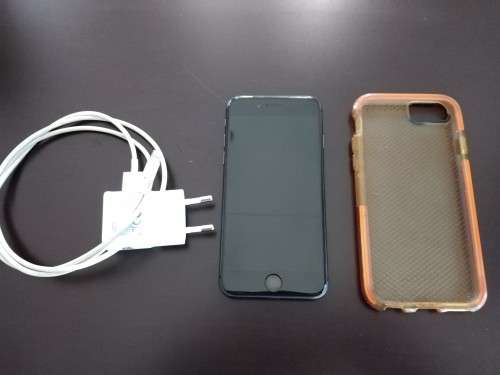 Apple iPhone 8 - 256GB - Space Grey Back and Black Front (Mint Condition)