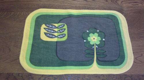 Vintage Early 70s Place Mats *Genuine* - set of 6 -Unused