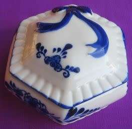 BLUE AND WHITE DESIGN TRINKET BOX