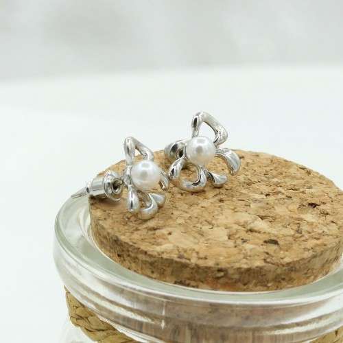 Simulated Pearl Fashion  Stud Earrings      (A165*)