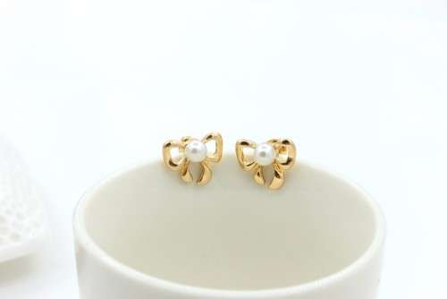 Simulated Pearl Fashion  Stud Earrings      (A144*)