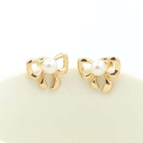 Simulated Pearl Fashion  Stud Earrings      (A144*)