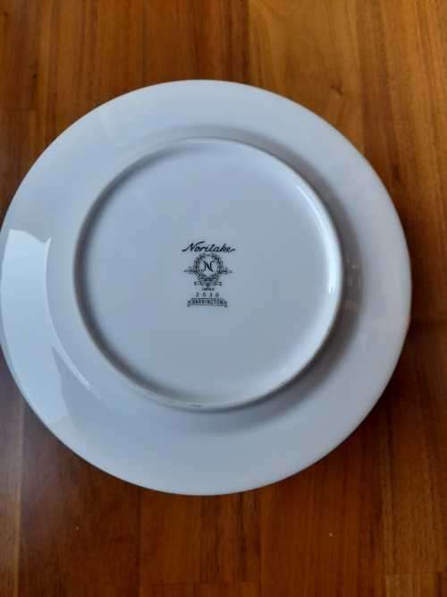 Noritake Barrington 12 sideplates and 13 dessert bowls