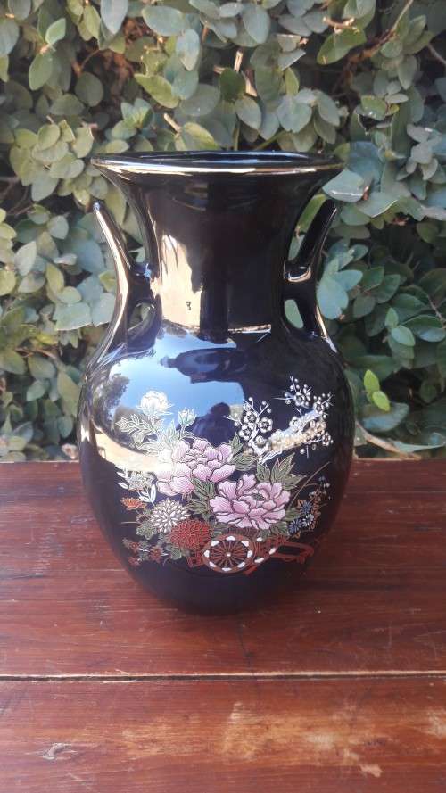Stunning oriental vase - 20cm High - Excellent condition