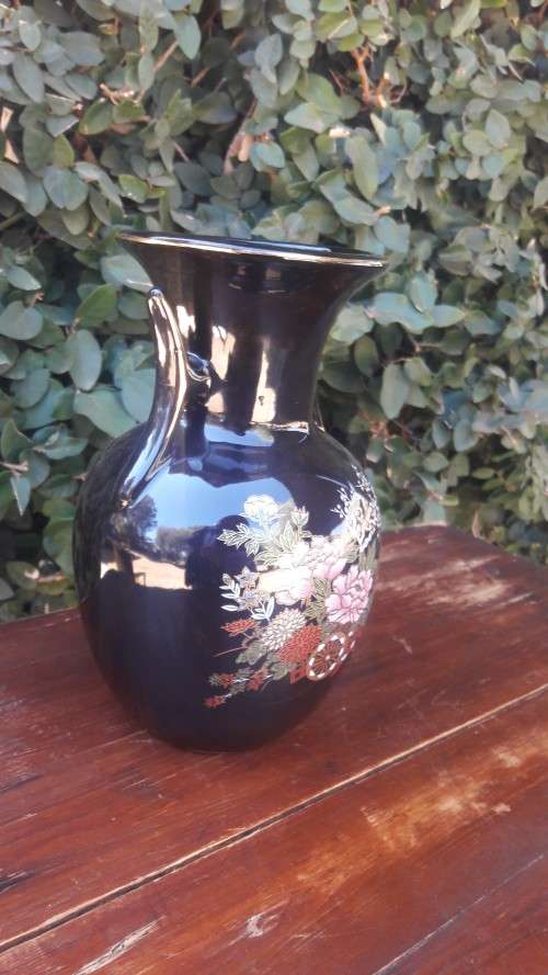 Stunning oriental vase - 20cm High - Excellent condition