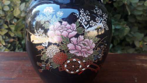 Stunning oriental vase - 20cm High - Excellent condition