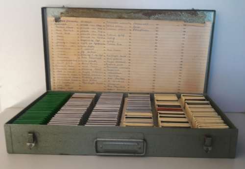 Vintage Metal case with mixed slides +- 150 slides