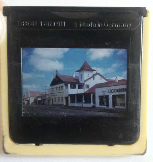 Vintage Metal case with mixed slides +- 150 slides