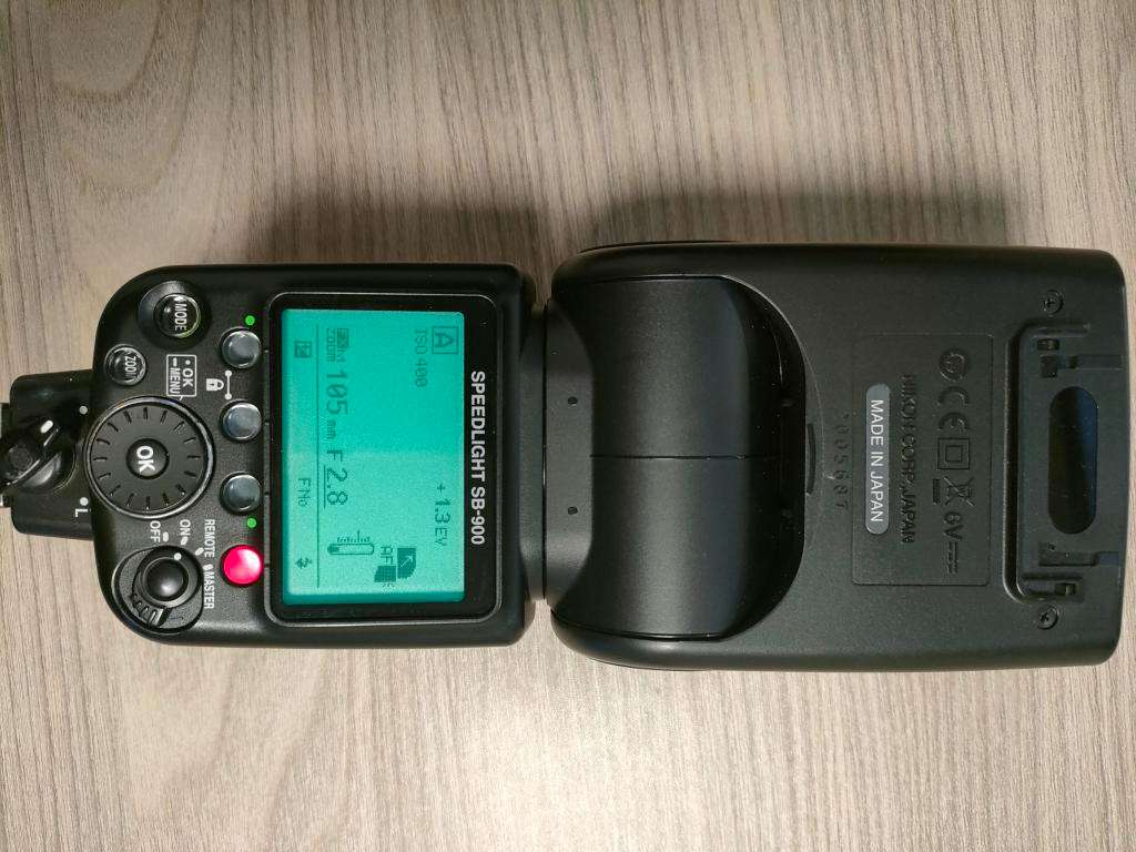 Nikon SB-900 Speedlight Flash for Nikon DSLR Cameras