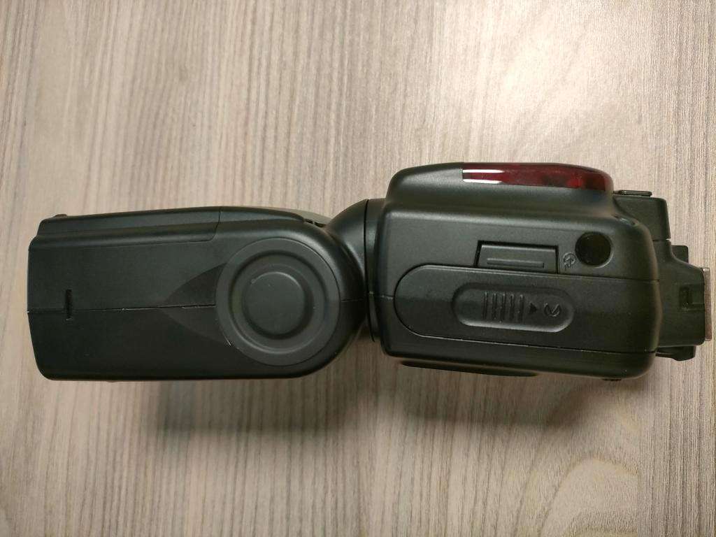 Nikon SB-900 Speedlight Flash for Nikon DSLR Cameras