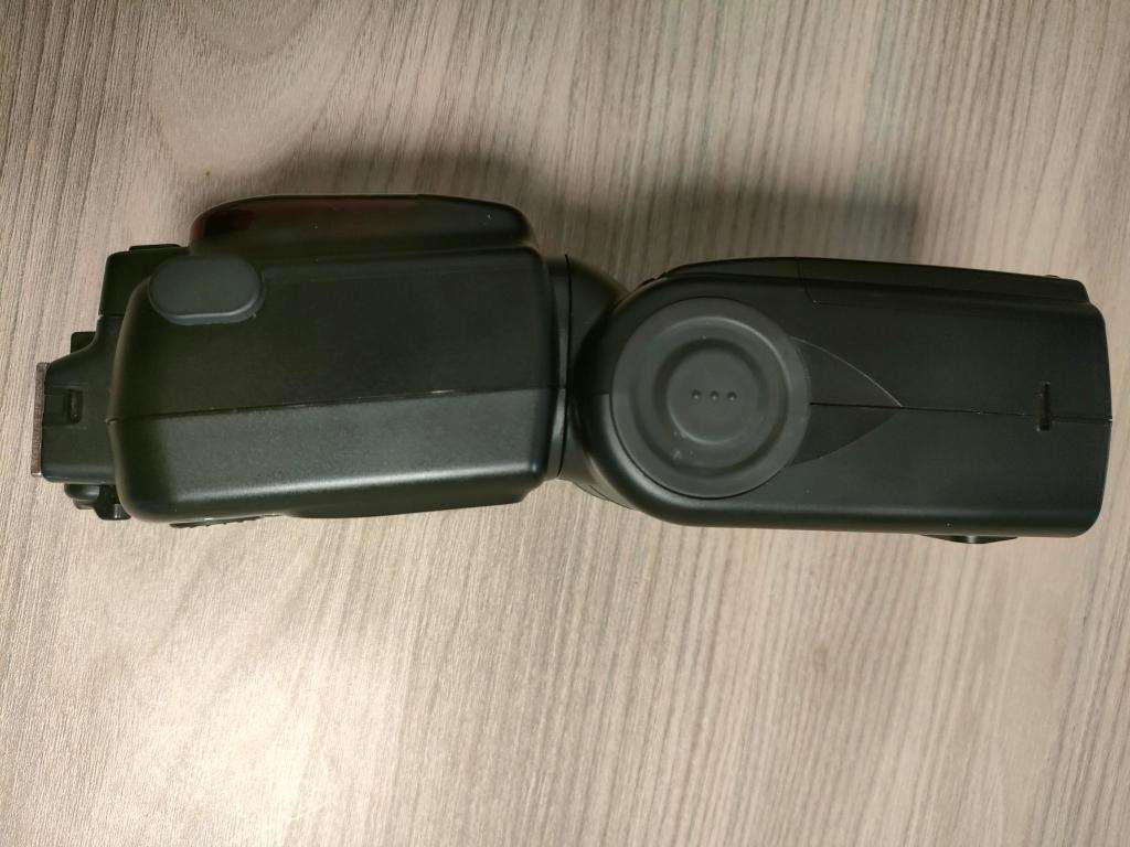 Nikon SB-900 Speedlight Flash for Nikon DSLR Cameras