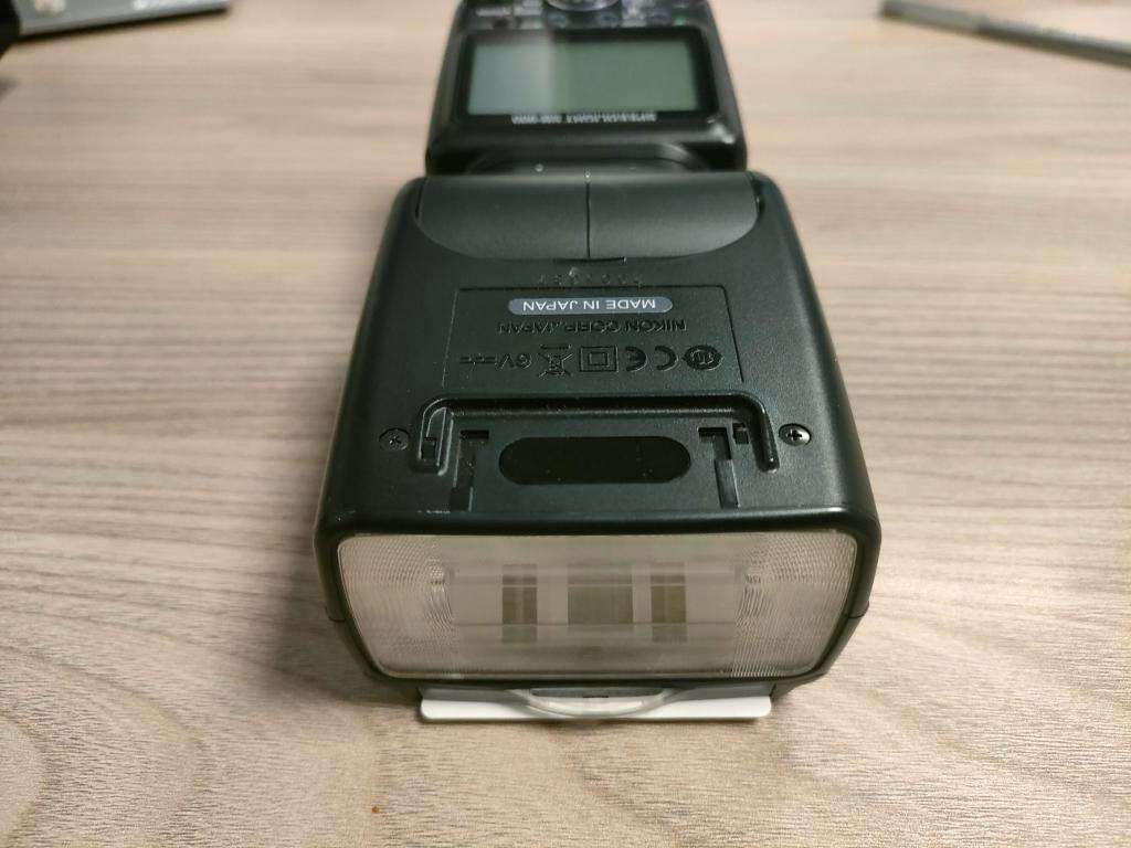 Nikon SB-900 Speedlight Flash for Nikon DSLR Cameras