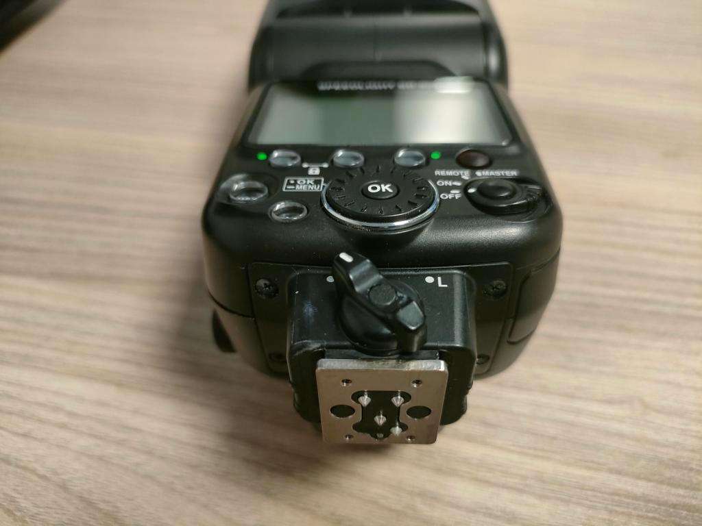 Nikon SB-900 Speedlight Flash for Nikon DSLR Cameras