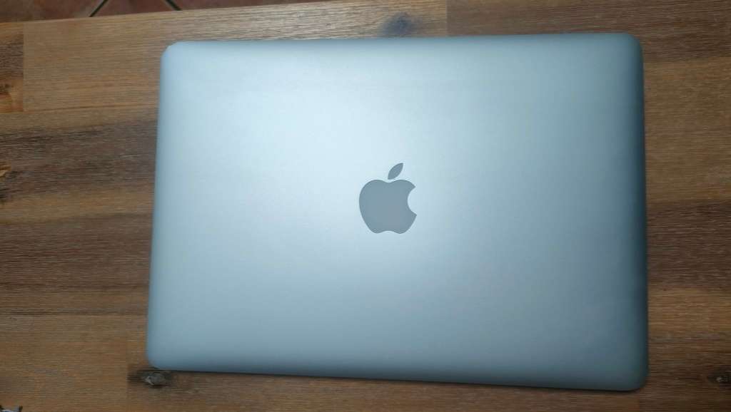 2017 MacBook Air 13.3-inch | Core i5 1.8GHz | 8GB RAM | 128GB SSD with ad 128gb SD card storage.