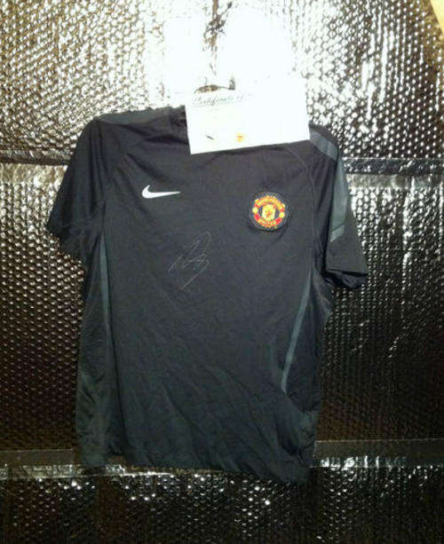 Antonio Valencia 7 SIGNED+COA OFFICIAL MANCHESTER UNITED training shirt