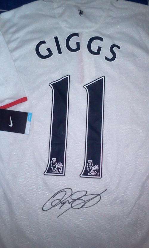 Ryan Giggs Signed Manchester United Away Jersey + C.O.A.